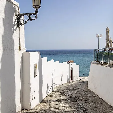 Marissal By Dorobe Pensión Nerja