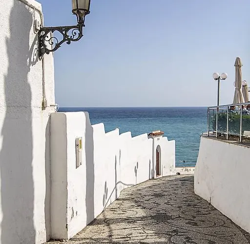 Marissal By Dorobe Pensión Nerja